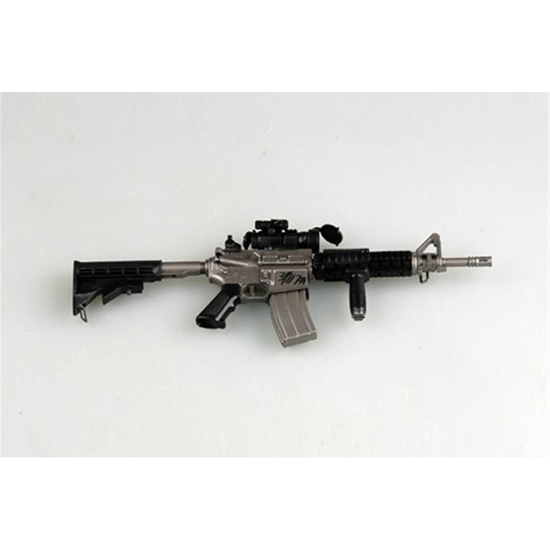 Easy Hobby 39117 1/3 Ölçek,  M933 Silahı, Sergilemeye Hazır Plastik Model