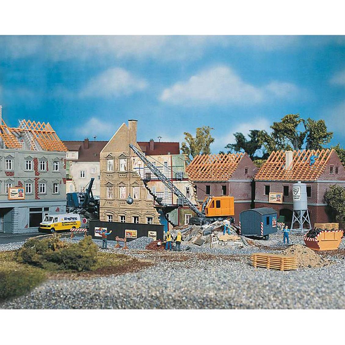 Faller 130466 1/87 Yıkılan Ev Demonte Plastik Maketi