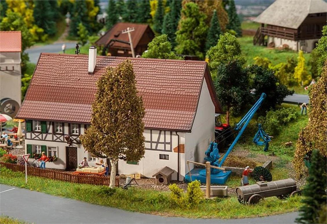 Faller 130556 1/87 Pansiyonlu Çiftlik Evi Demonte Plastik Maketi
