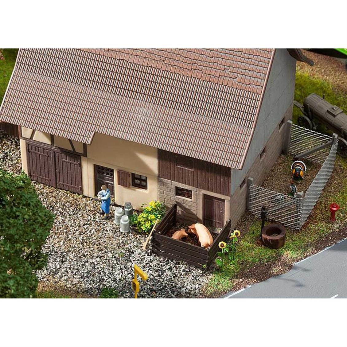 Faller 130557 1/87 İki Katlı Ahır Demonte Plastik Maketi