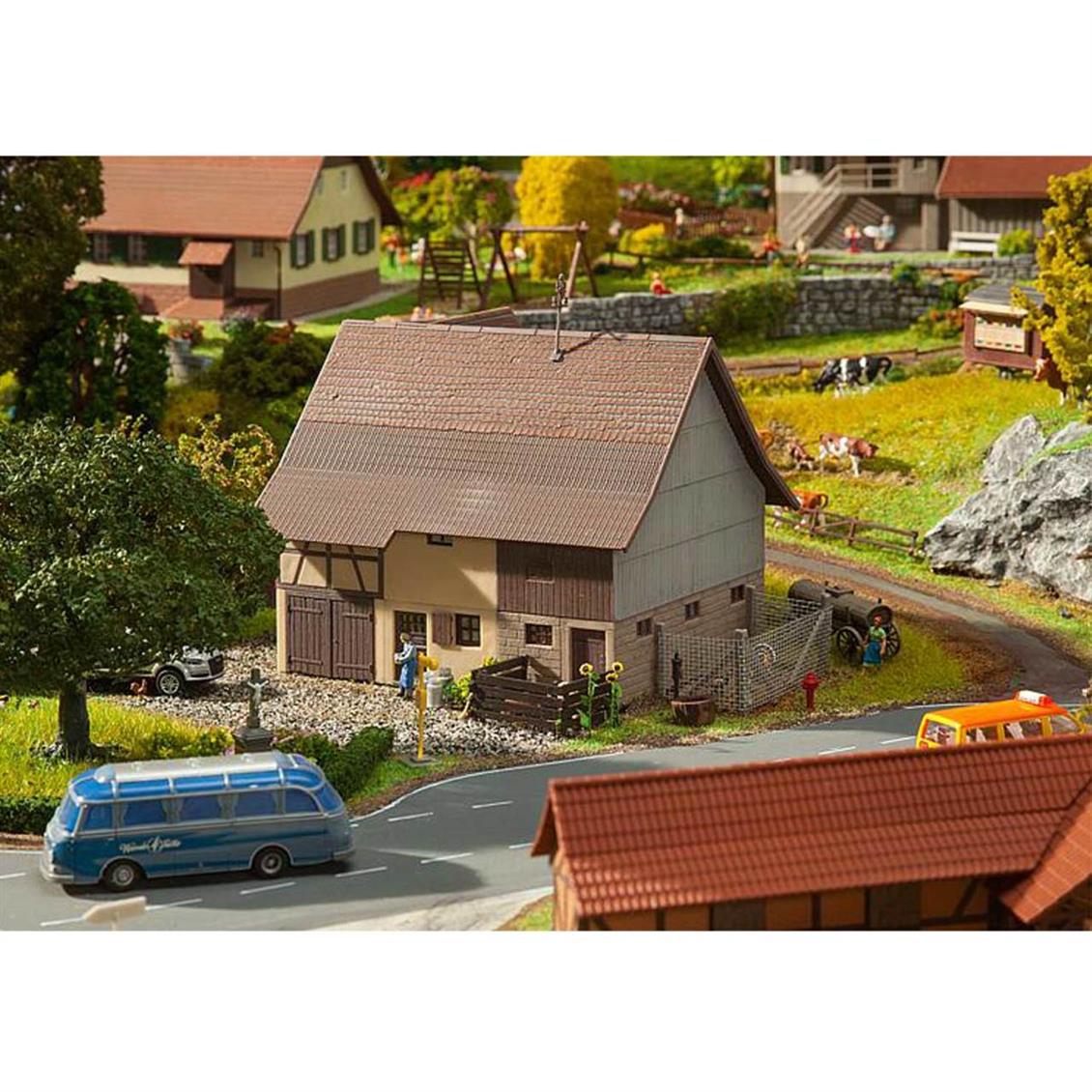 Faller 130557 1/87 İki Katlı Ahır Demonte Plastik Maketi