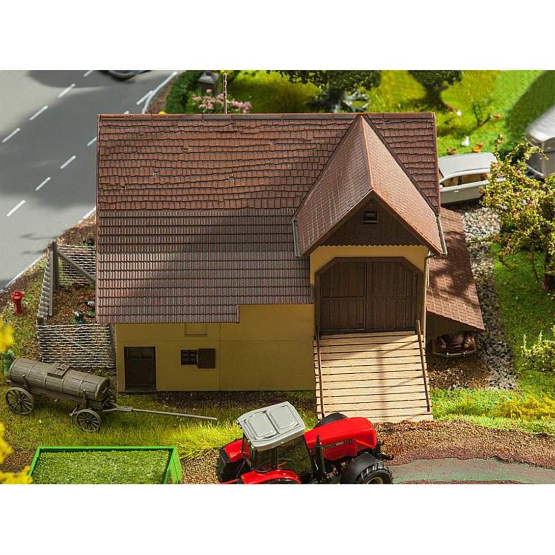 Faller 130557 1/87 İki Katlı Ahır Demonte Plastik Maketi