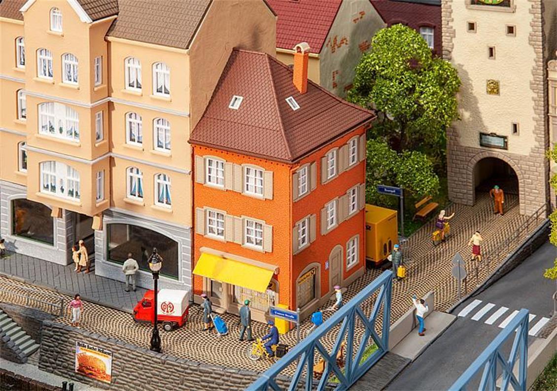 Faller 130617 1/87 Posta Ofisli Köşe Bina Demonte Plastik Maketi