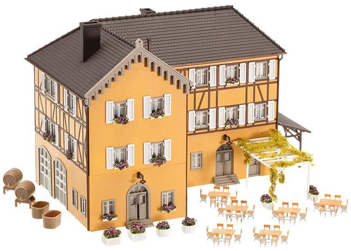 Faller 130908 1/87 Bahçeli Restaurantlı Bağ Evi Demonte Plastik Maketi
