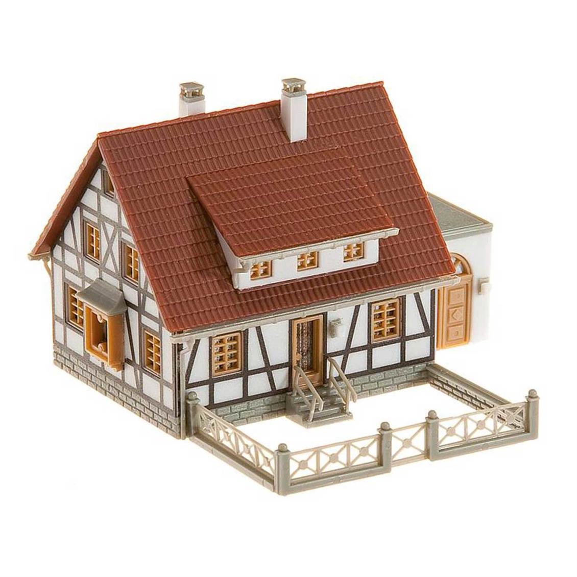 Faller 232215 1/160 Garajlı Müstakil Ev Demonte Plastik Maketi