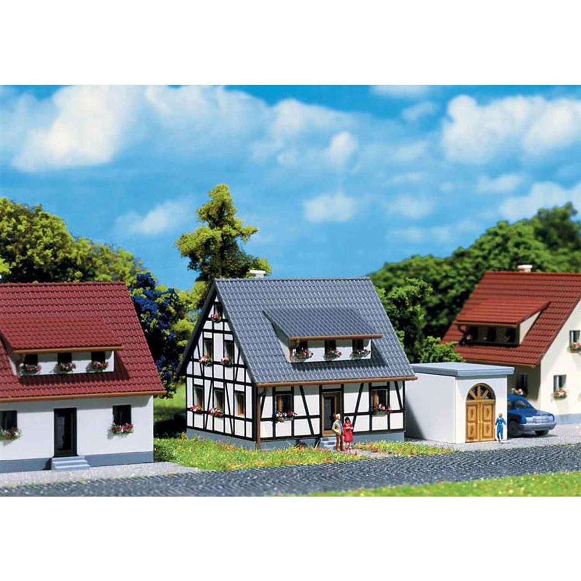 Faller 282760 1/220 Yarı Ahşap Ev Demonte Plastik Maketi