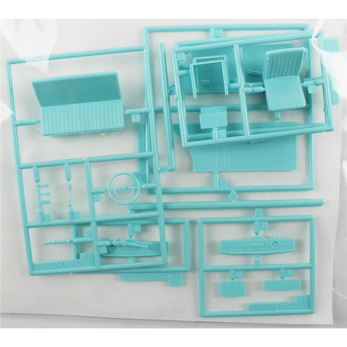 Hasegawa 20726 1/24 Ölçek, Volkswagen Beetle Type 1 -1966 (Cal Look) ve Sarışın Kız Figürü, Otomobil Plastik Model Kiti