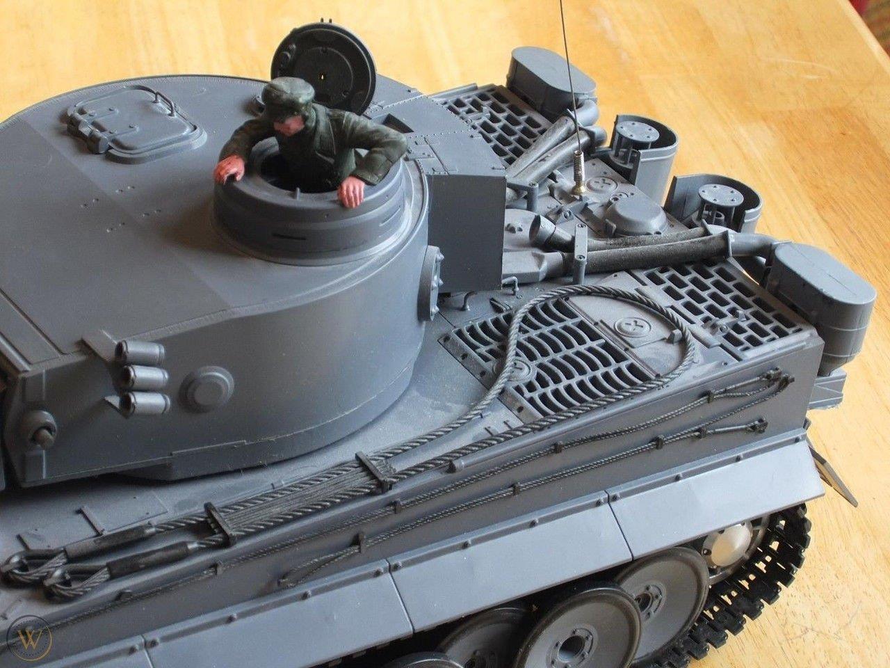 Heng Long 3818-1 1/16 German Tiger I RC Battle Tank with Smoke, Sound & BB (7.0 ver.)