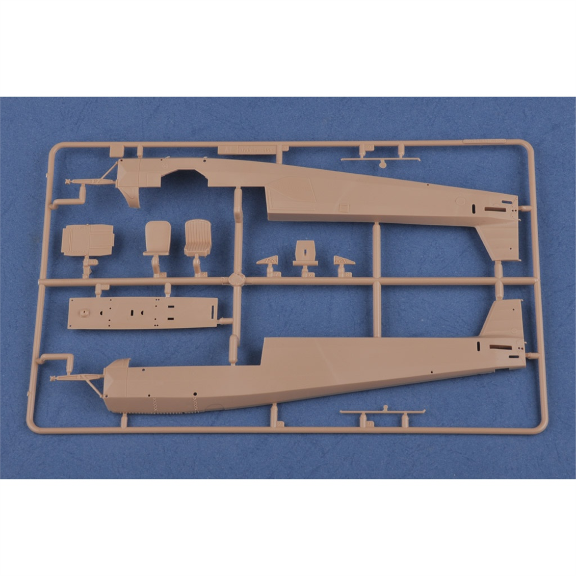 Hobbyboss 80180 1/35 Ölçek, Fieseler Fi-156 A-0/C-1 Storch Savaş Uçağı, Plastik Model Kiti