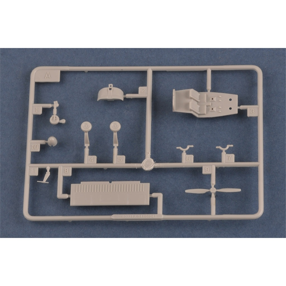 Hobbyboss 80299 1/72 Ölçek, ZLIN Z-42M, Sivil Eğitim Uçağı Plastik Model Kiti
