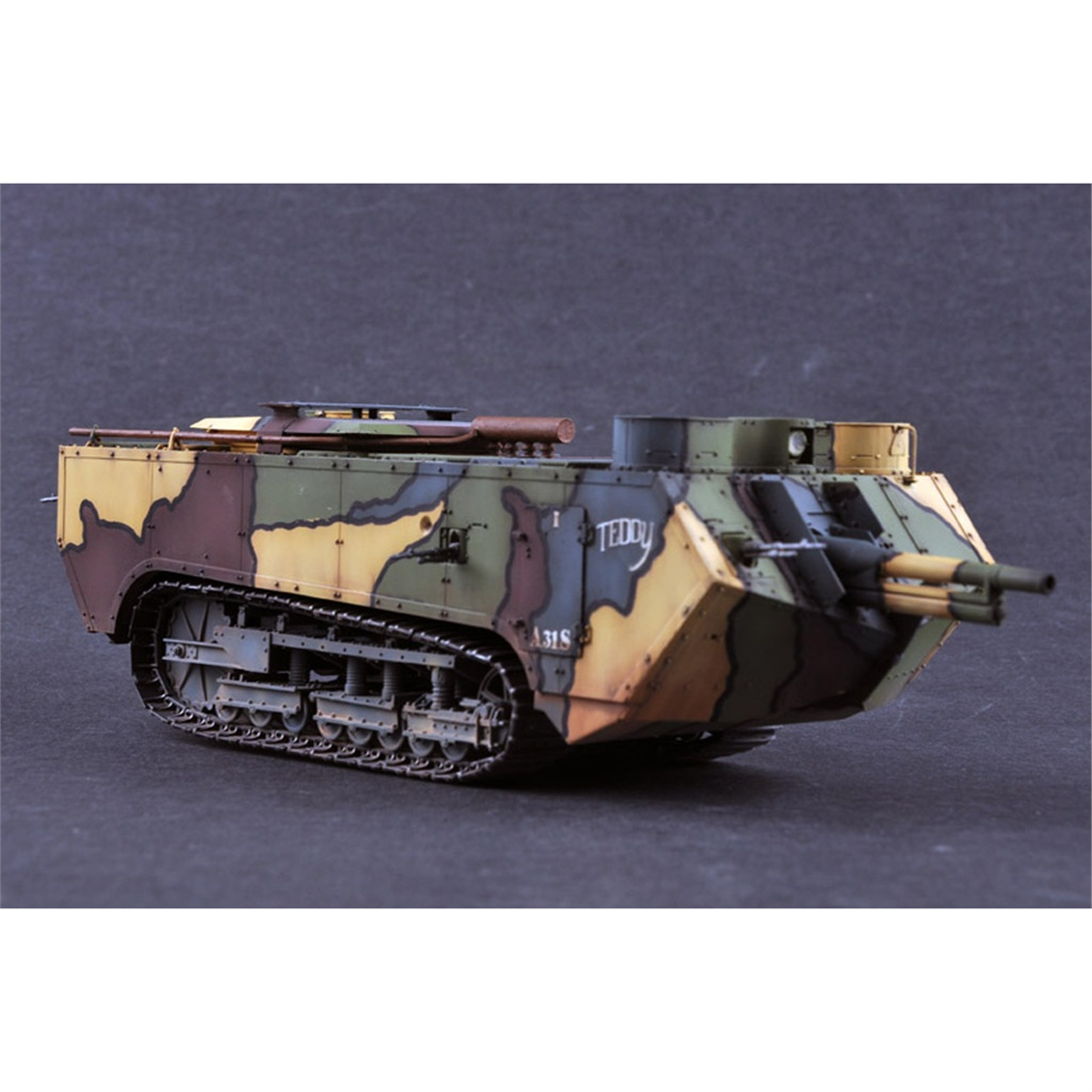 Hobbyboss 83858 1/35 Ölçek, Fransız Saint-Chamond Haiff Tankı (Erken Dönem), Plastik Model Kiti