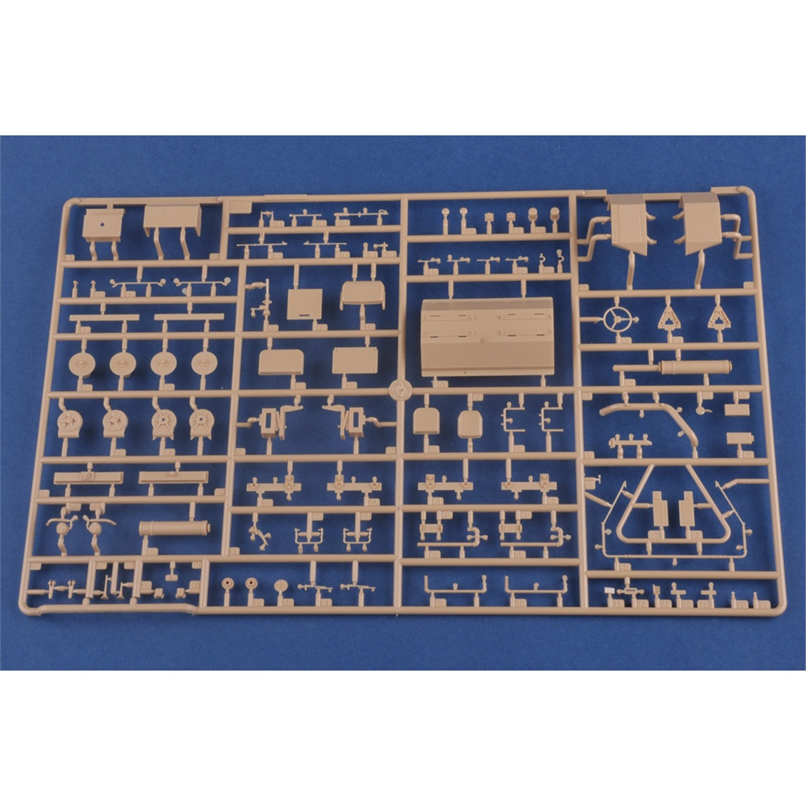 Hobbyboss 85519 1/35 Ölçek, M911 C-HET Çekici ile M747 Tankı ve Ağır Hizmet Dorsesi, Plastik Model Kiti