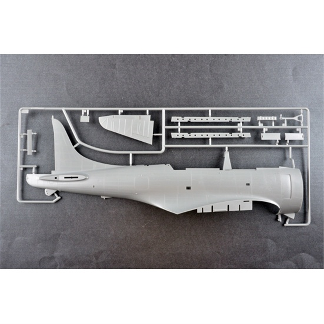 I Love Kit 61801 1/18 Ölçek, SBD-3/4 Dauntless Savaş Uçağı, Plastik Model Kiti