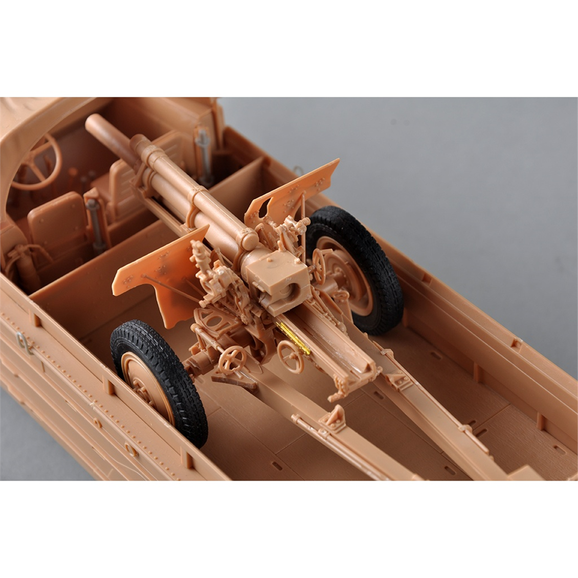 I Love Kit 63540 1/35 Ölçek, GMC DUKW-353 Amfibi Araç ve 105mm Howitzer Top, Plastik Model Kiti