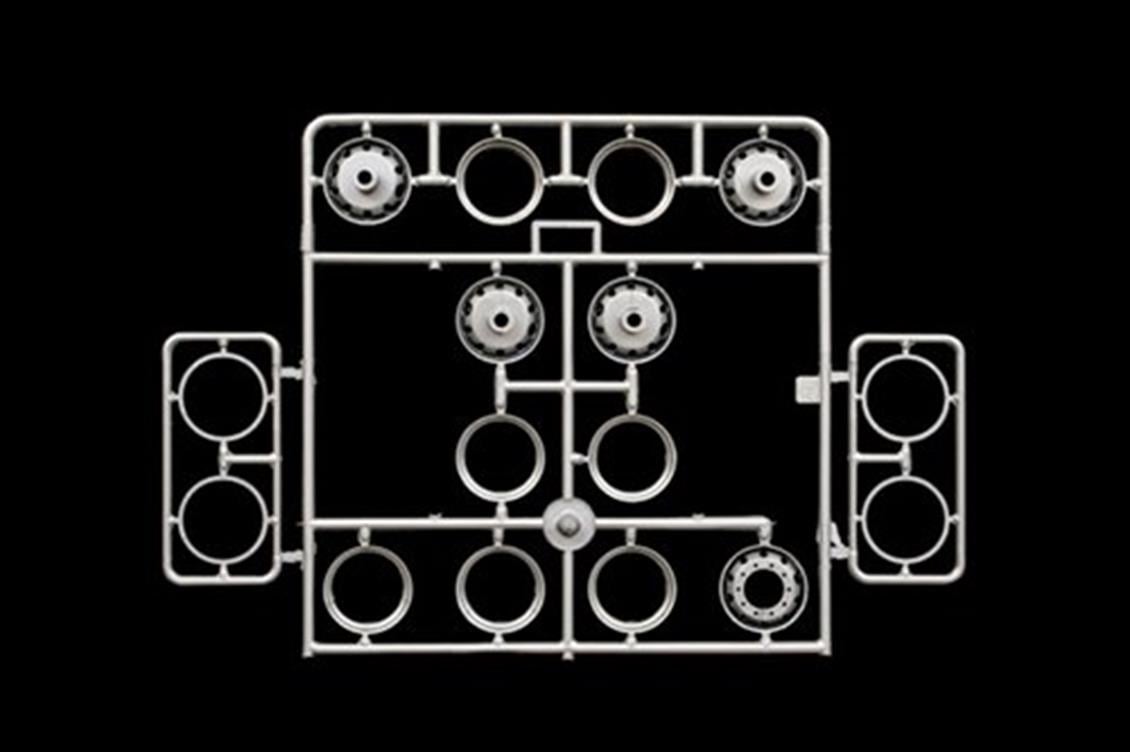 Italeri 3857S 1/24 Klasik Peterbilt 388 (Long Hauler) Çekici Demonte Plastik Maketi