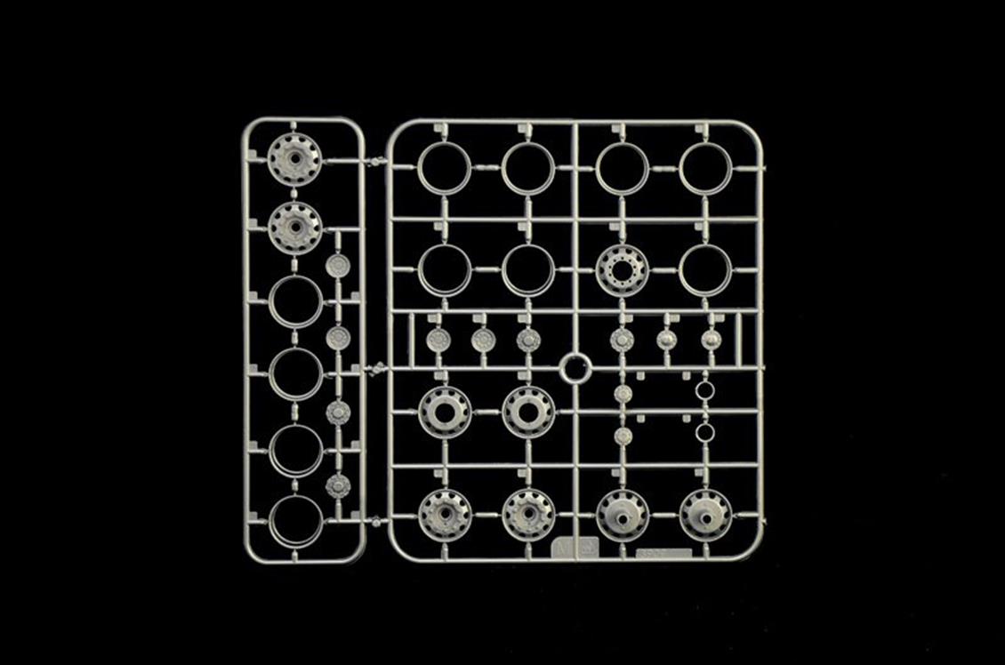 Italeri 3947S 1/24 Scania R400 Streamline (Flat Roof) Çekici Demonte Plastik Maketi