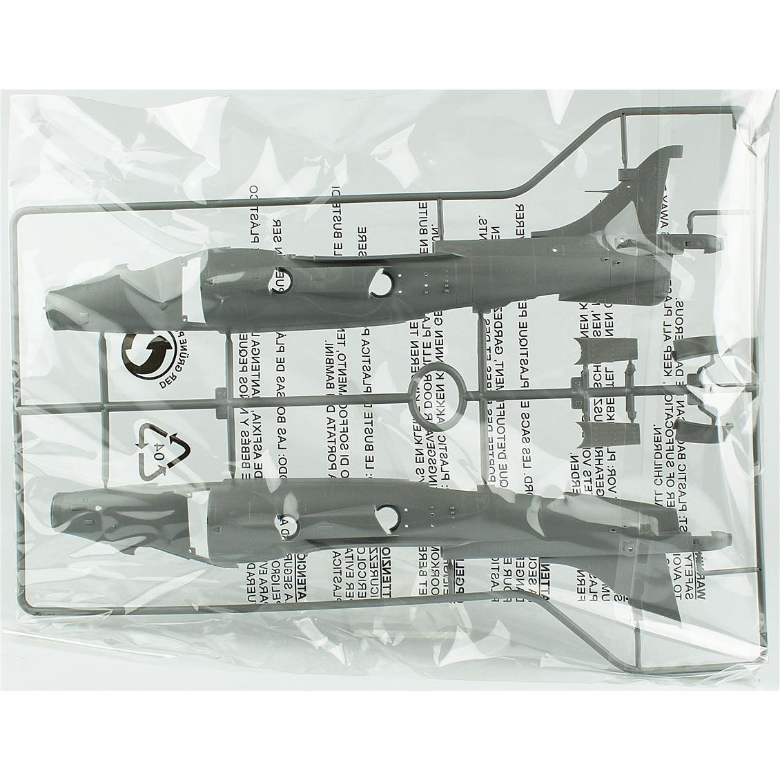 Kinetic K48041 1/48 Sea Harrier FA2 Savaş Uçağı, Plastik Model Kiti
