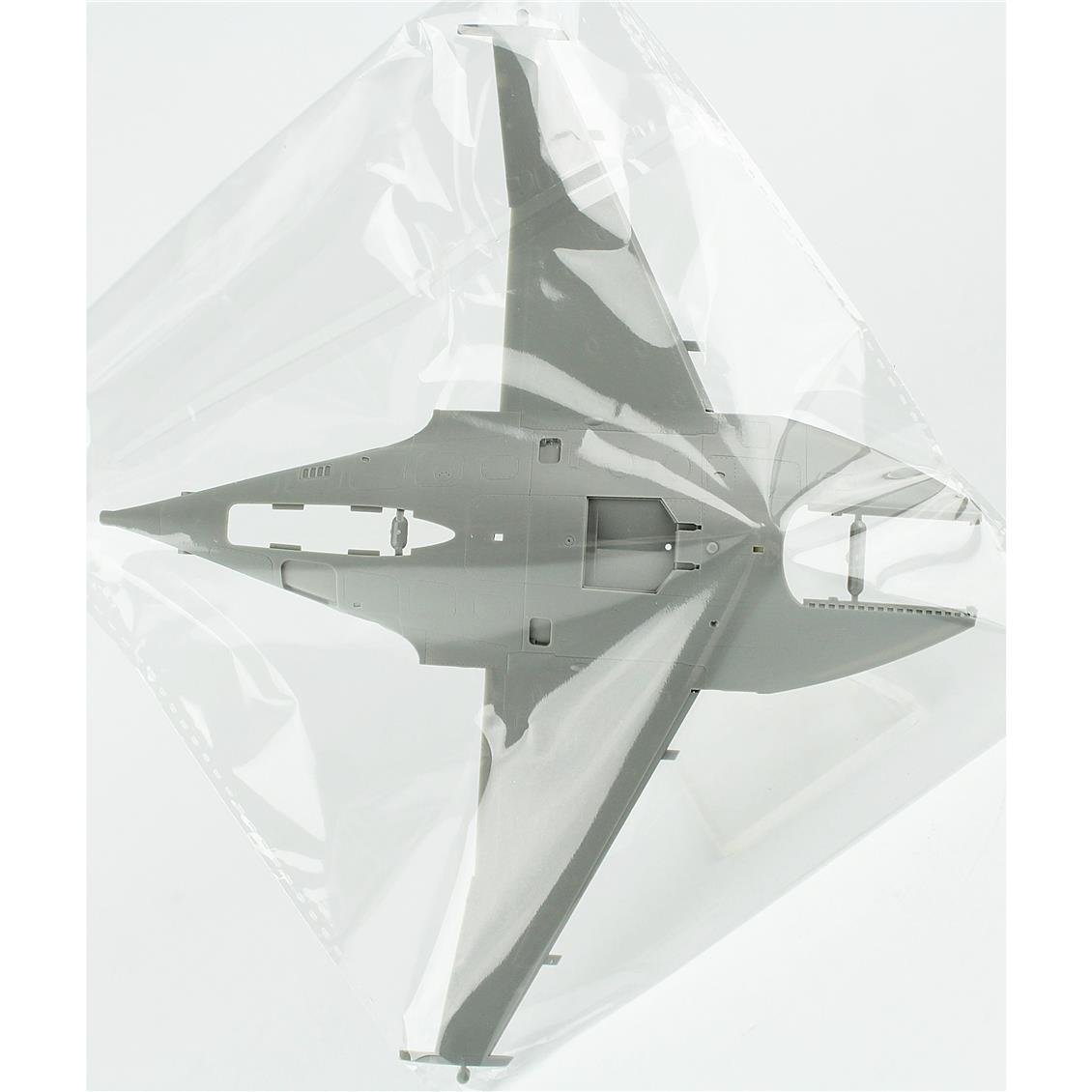 Kinetic K48063 1/48 Alenia M-346 Eğitim Savaş Uçağı, Plastik Model Kiti