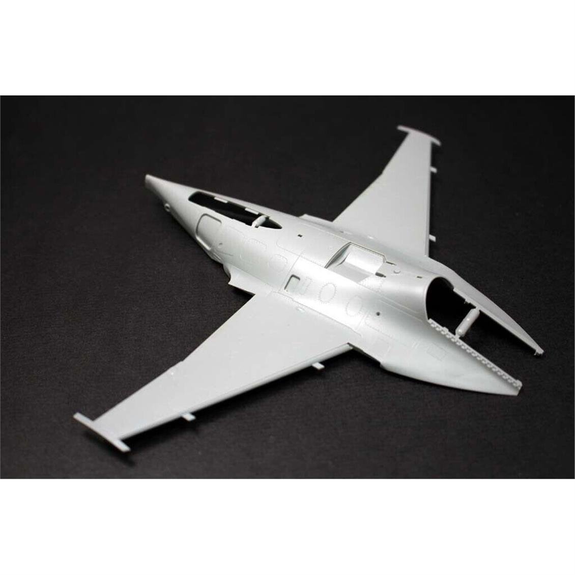 Kinetic K48063 1/48 Alenia M-346 Eğitim Savaş Uçağı, Plastik Model Kiti
