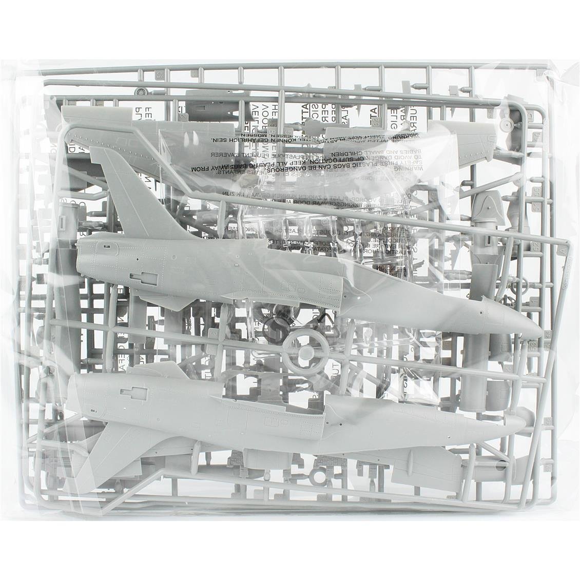 Kinetic K48094 1/48 T-45C (Goshawk US Navy Trainer CAGs TW-1 / TW-6) Savaş Uçağı, Plastik Model Kiti