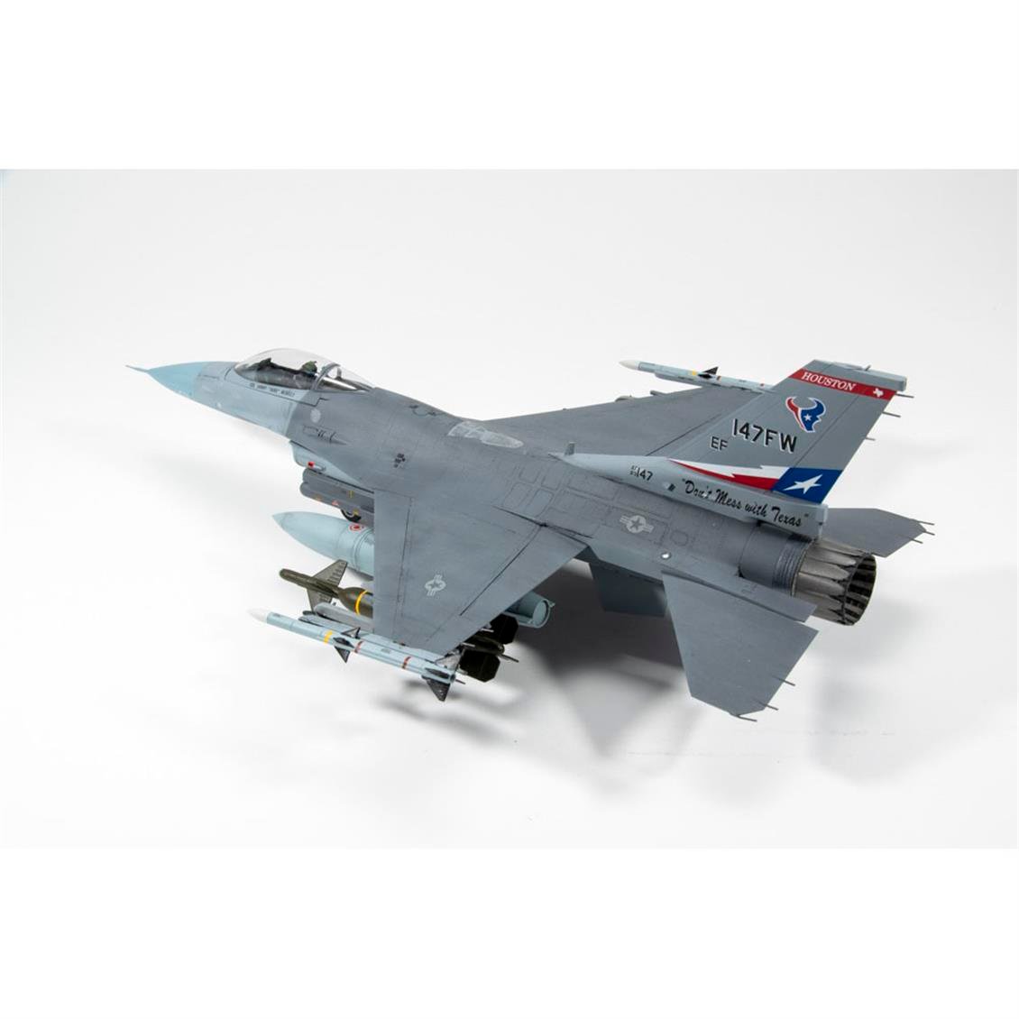 Kinetic K48102 1/48 F-16C Blok 25/42 USAF Savaş Uçağı, Plastik Model Kiti