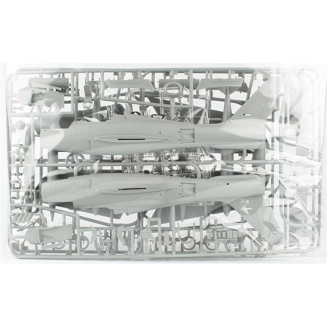 Kinetic K48113 1/48 F-84F Thunderstreak USAF Savaş Uçağı, Plastik Model Kiti