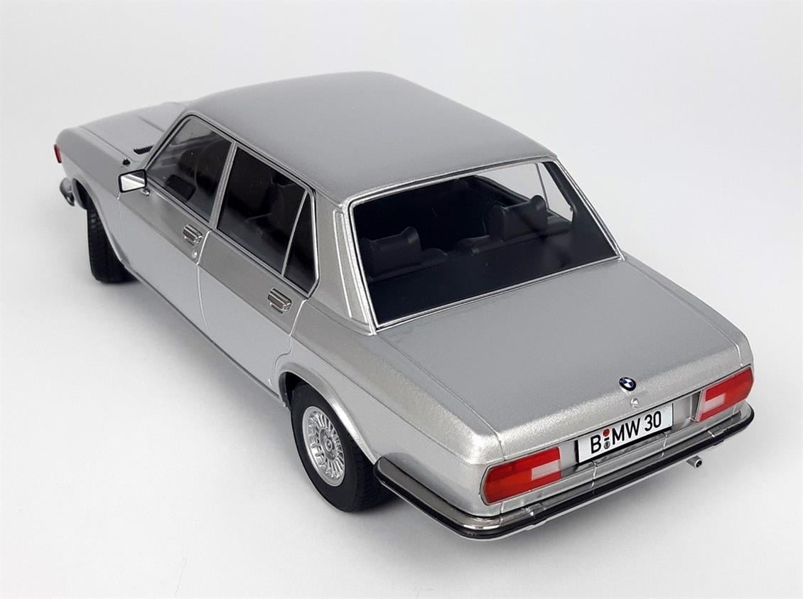 KKscale 180403 1/18 1971 Bmw 3.0S E3 2 Series, Gümüş, Sergilemeye Hazır Metal Araba Modeli