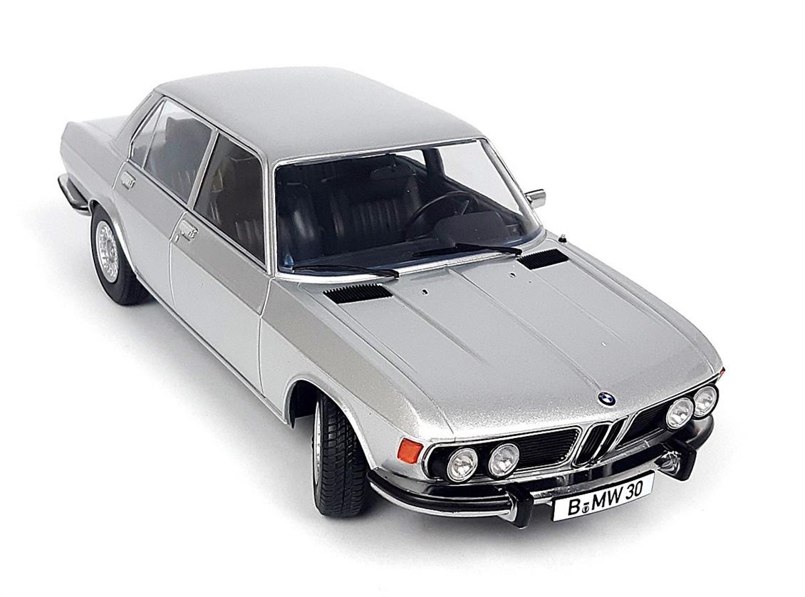 KKscale 180403 1/18 1971 Bmw 3.0S E3 2 Series, Gümüş, Sergilemeye Hazır Metal Araba Modeli