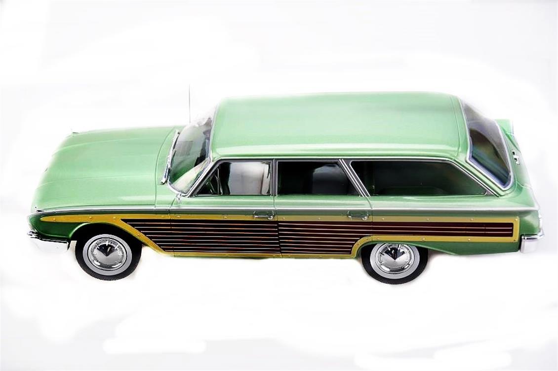 MCG 18047 1/18 1960 Ford Country Squire, Yeşil, Sergilemeye Hazır Metal Araba Modeli