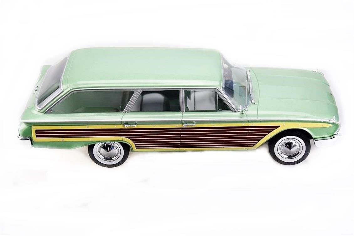 MCG 18047 1/18 1960 Ford Country Squire, Yeşil, Sergilemeye Hazır Metal Araba Modeli
