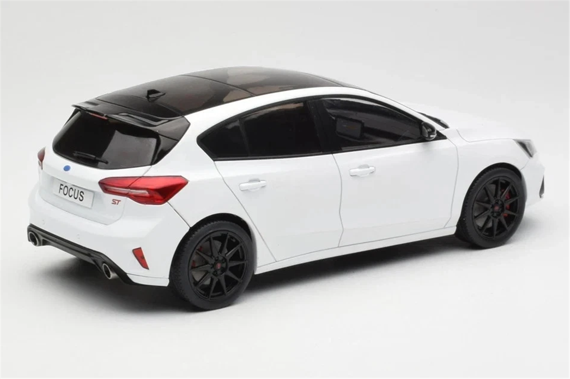 Mcg 18453 1/18 Ölçek, Ford Focus ST 2022, Frozen White, Sergilemeye Hazır Metal Araba Modeli