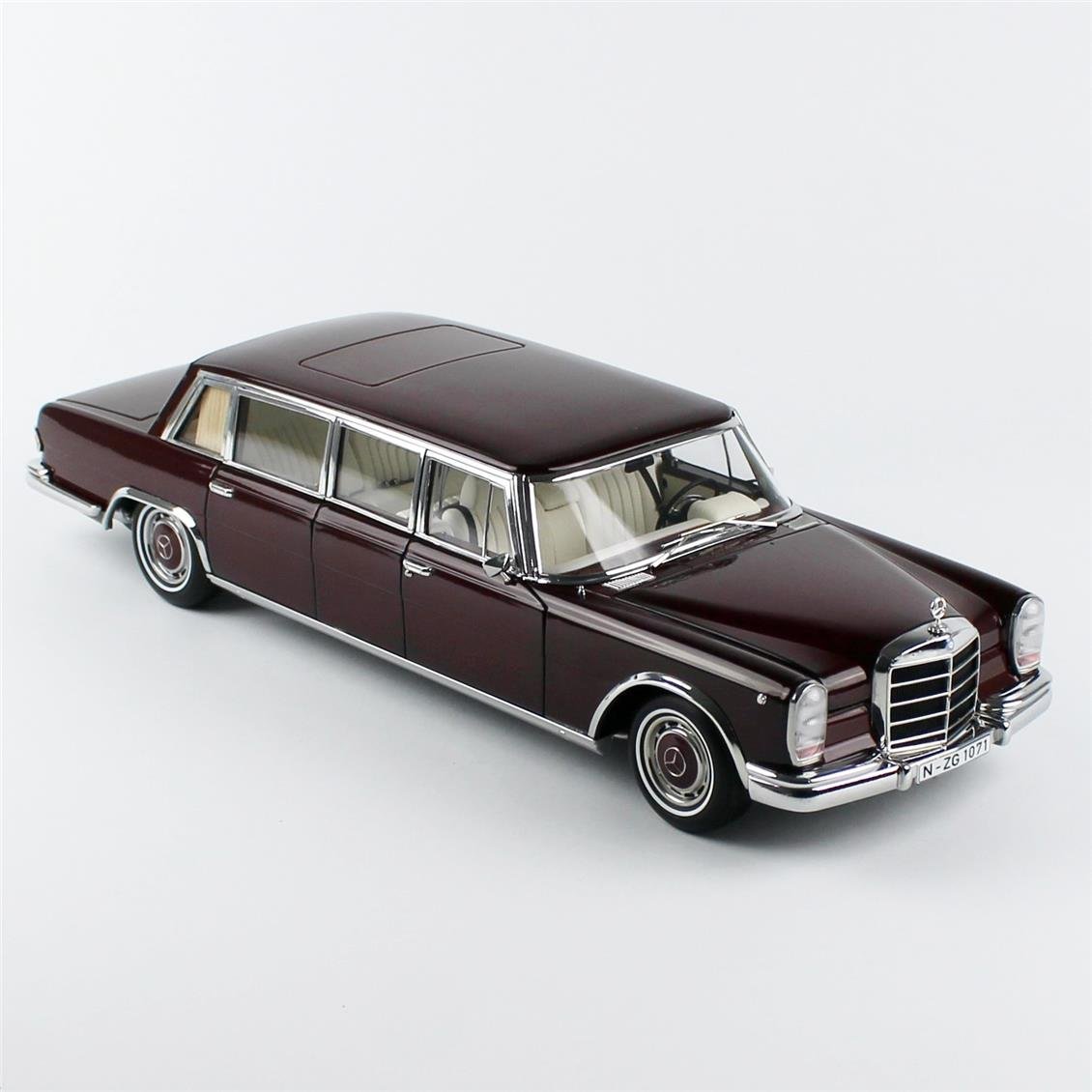 NZG 10710015 1/18 Scale, Mercedes-Benz 600 Pullman, Burgundy, Metal Model Ready for Display