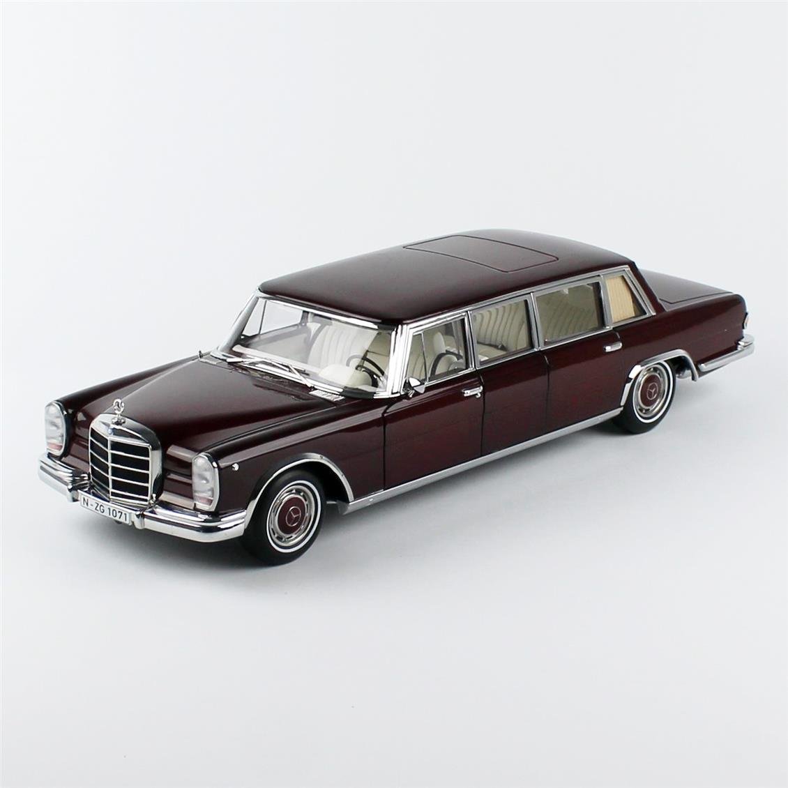 NZG 10710015 1/18 Scale, Mercedes-Benz 600 Pullman, Burgundy, Metal Model Ready for Display