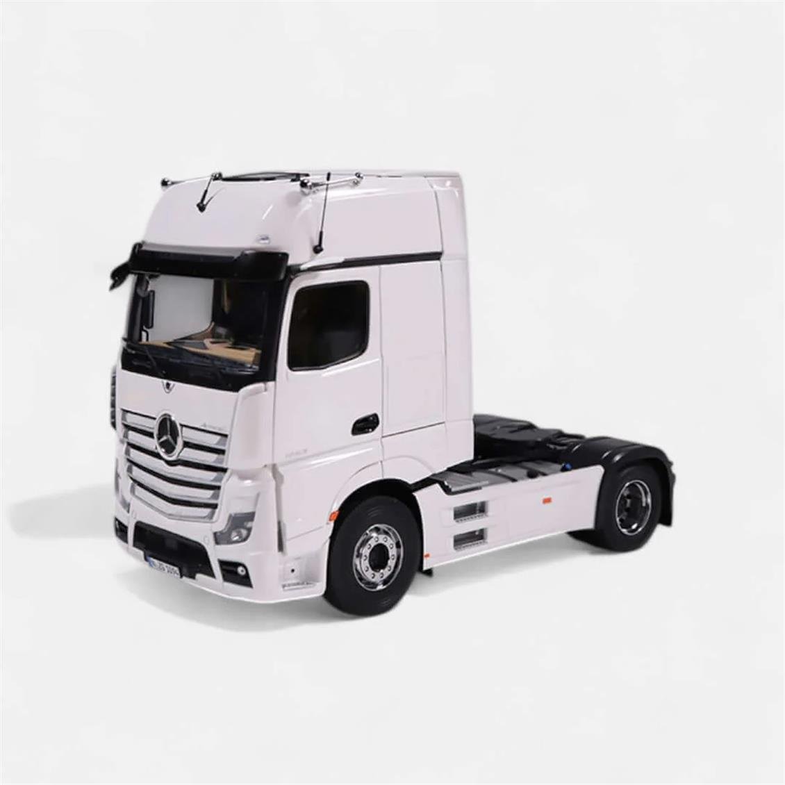 NZG 1094/41 1/18 Ölçek, Mercedes-Benz Actros Çekici (Desenli Beyaz), Sergilemeye Hazır Metal Çekici Modeli