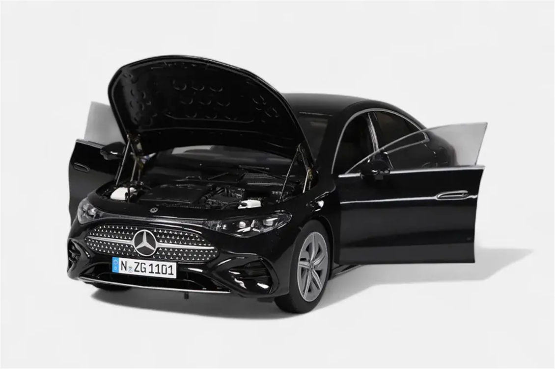 NZG 1102/51 1/18 Ölçek, Mercedes-Benz C-Class W206 Araba, Kosmos Siyah, Sergilemeye Hazır Metal Model