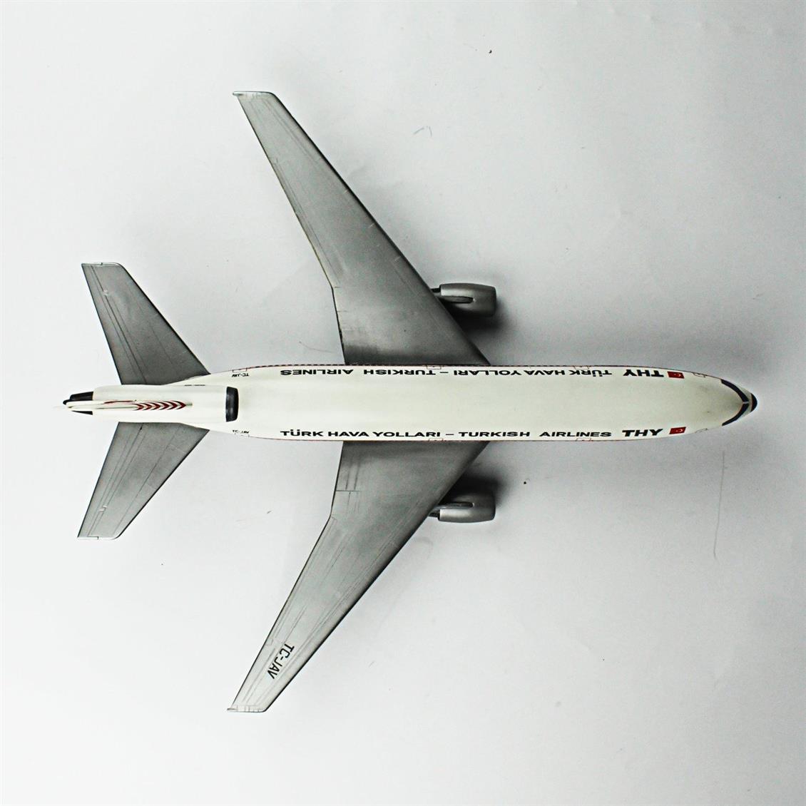 QD135 1/144 DC-10 Sergilemeye Hazır Plastik Uçak Maketi