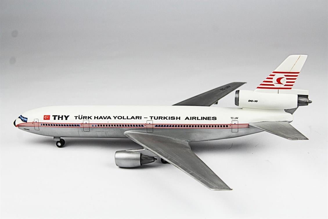 QD135 1/144 DC-10 Sergilemeye Hazır Plastik Uçak Maketi