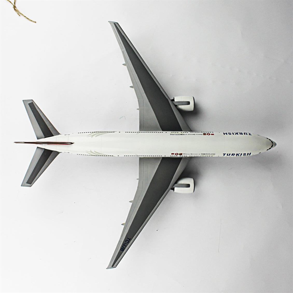 QD136 1/144 B-777 Sergilemeye Hazır Plastik Uçak Maketi