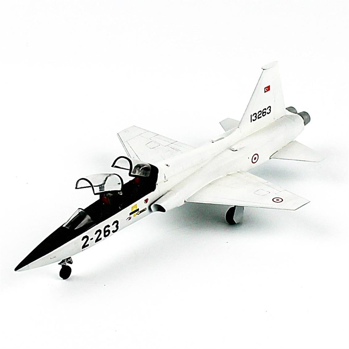 QD188 1/72 Ölçek, T-38 (ARI) Türk Hv. Kuv., Sergilemeye Hazır Savaşl Uçağı Modeli