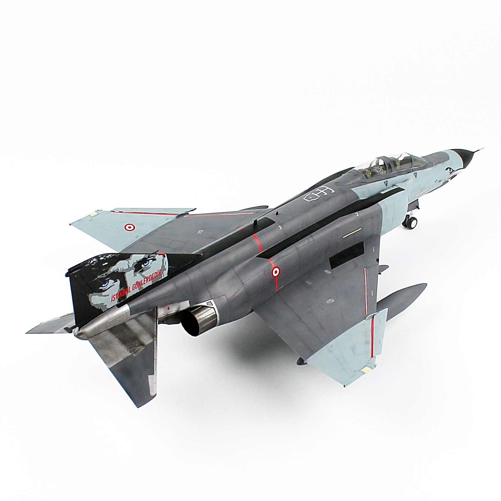 QD610 1/48Ölçek, F-4E Phantom, 50. Yıl Decalli 2 Nolu Uçak, Sergilemeye Hazır Savaş Uçağı Modeli