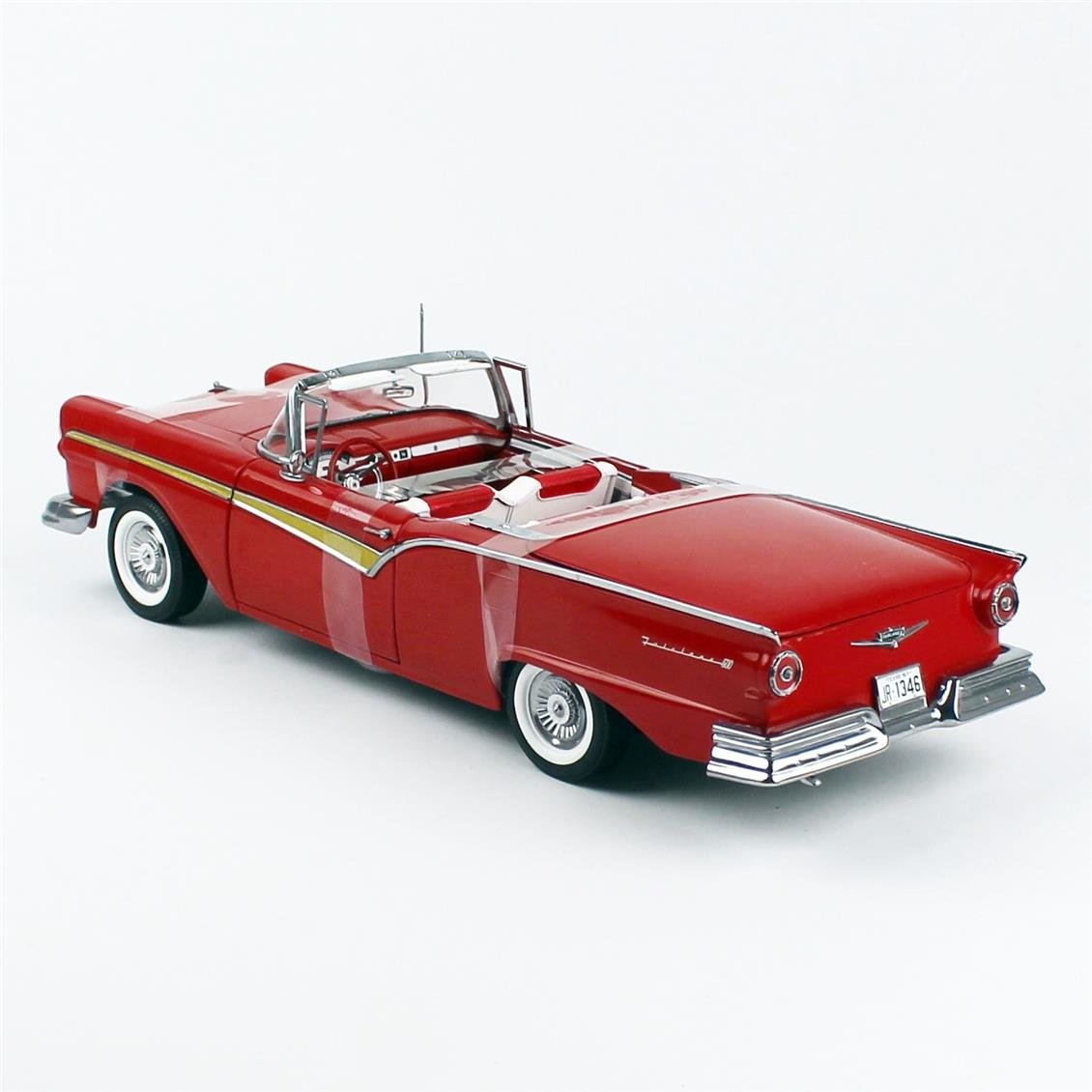Sunstar 1347 1/18 Ölçek, 1957 Ford Fairlane 500 Skyliner, Alev Kırmızısı, Sergilemeye Hazır Metal Araba Modeli