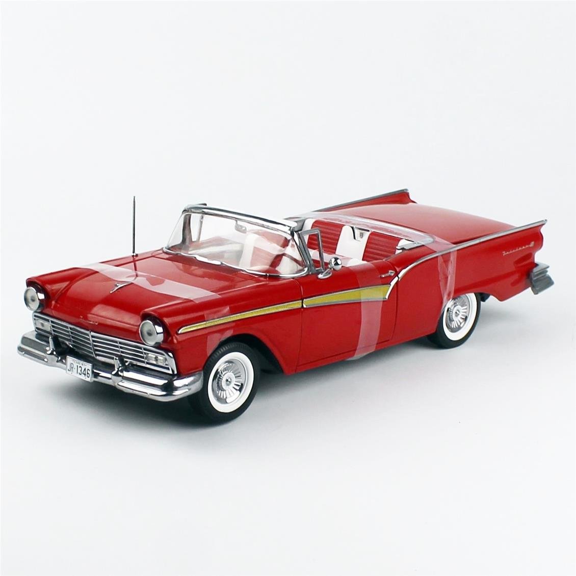 Sunstar 1347 1/18 Ölçek, 1957 Ford Fairlane 500 Skyliner, Alev Kırmızısı, Sergilemeye Hazır Metal Araba Modeli