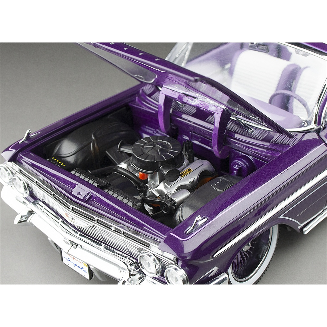 Sunstar 2111 1/18 Ölçek, 1961 Chevrolet Impala Open Convertible Lowrider, Mor, Hareketli Süspansiyonlu, Sergilemeye Hazır Metal