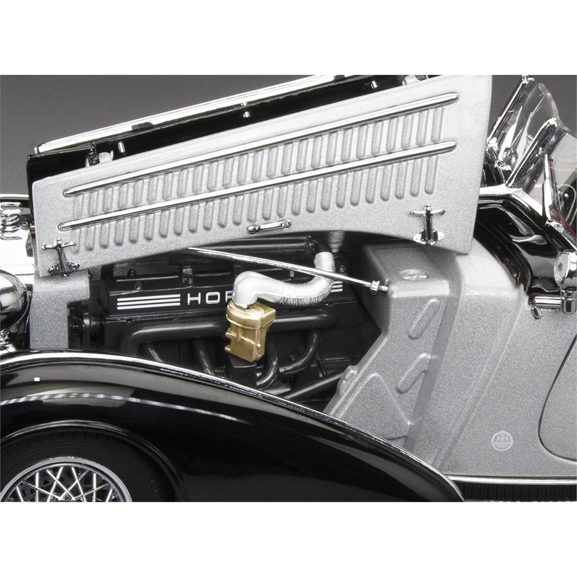Sunstar 2410 1/18 Ölçek, 1939 Horch 855 Roadster, Gri Gümüş/Koyu Mavi, Sergilemeye Hazır Metal Araba Modeli