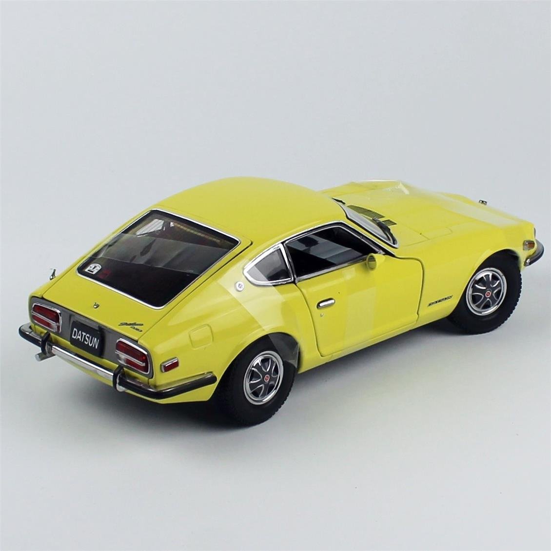 Sunstar 3512 1/18 Ölçek, 1972 Datsun 240Z, Sarı, Sergilemeye Hazır Metal Araba Modeli