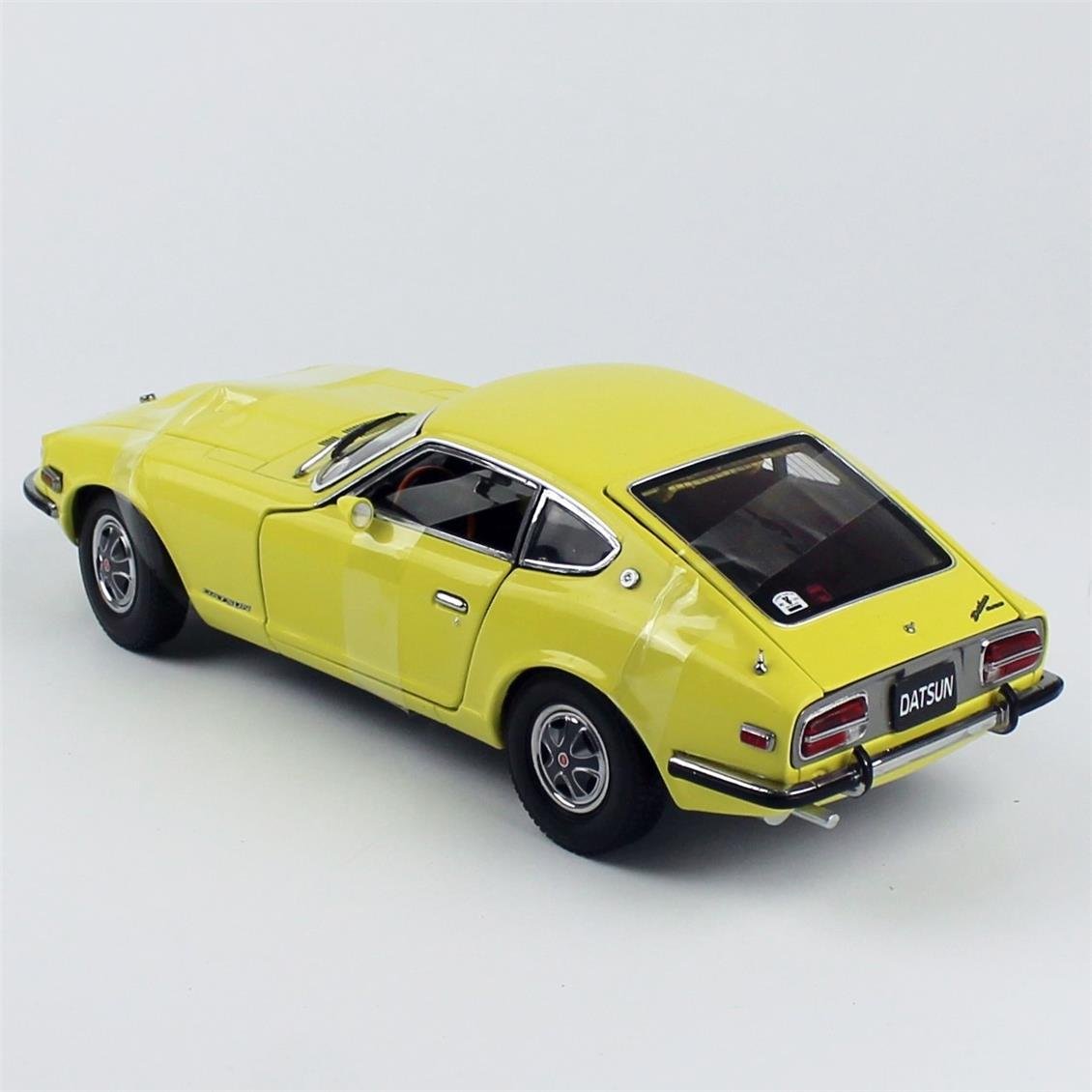 Sunstar 3512 1/18 Ölçek, 1972 Datsun 240Z, Sarı, Sergilemeye Hazır Metal Araba Modeli