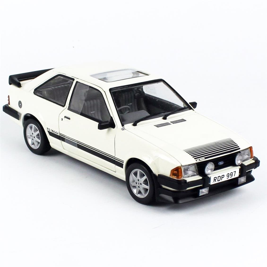 Sunstar 4997 1/18 Ölçek, 1984 Ford Escort RS1600i, Diamond White (RHD), Sergilemeye Hazır Metal Ralli Araba Modeli
