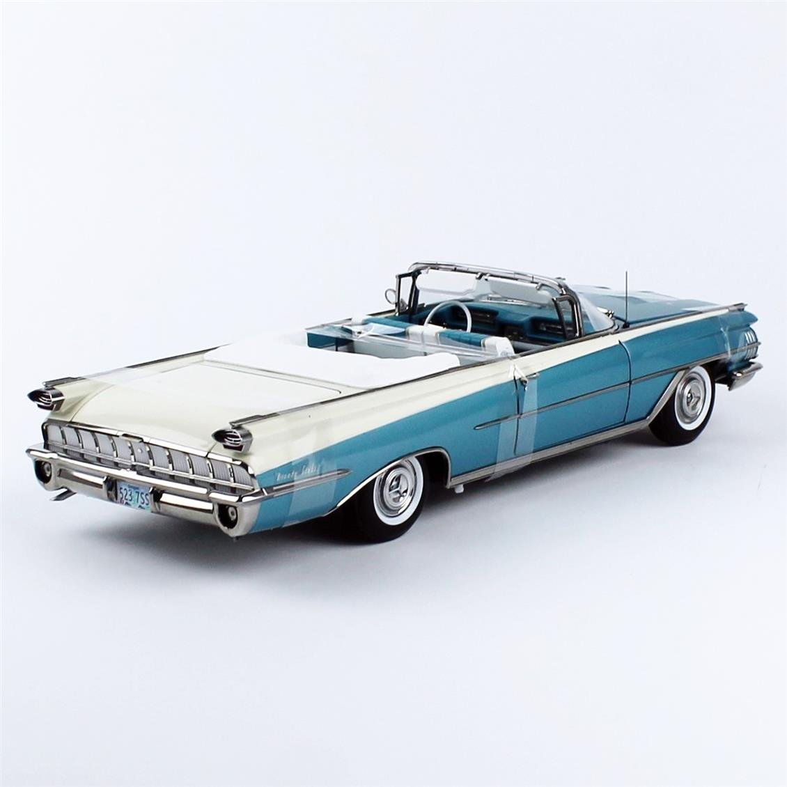 Sunstar 5237 1/18 Ölçek, 1959 Oldsmobile-98, Open Convertible, Metalik Su Mavisi, Sergilemeye Hazır Metal Araba Modeli