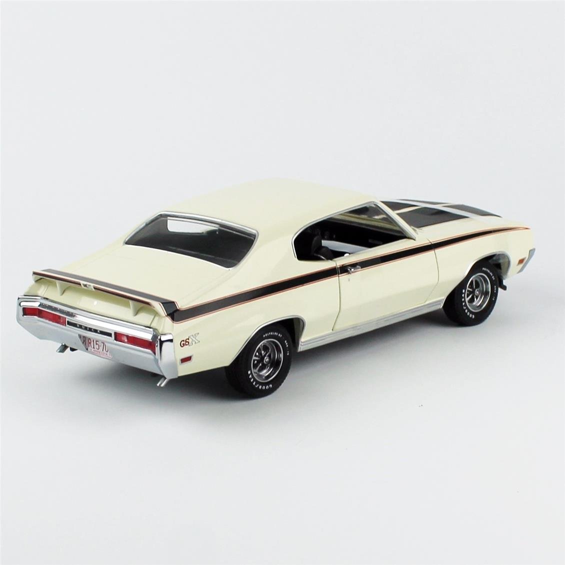 Sunstar 5701 1/18 Ölçek, 1970 Buick GSX, Beyaz, Sergilemeye Hazır Metal Araba Modeli