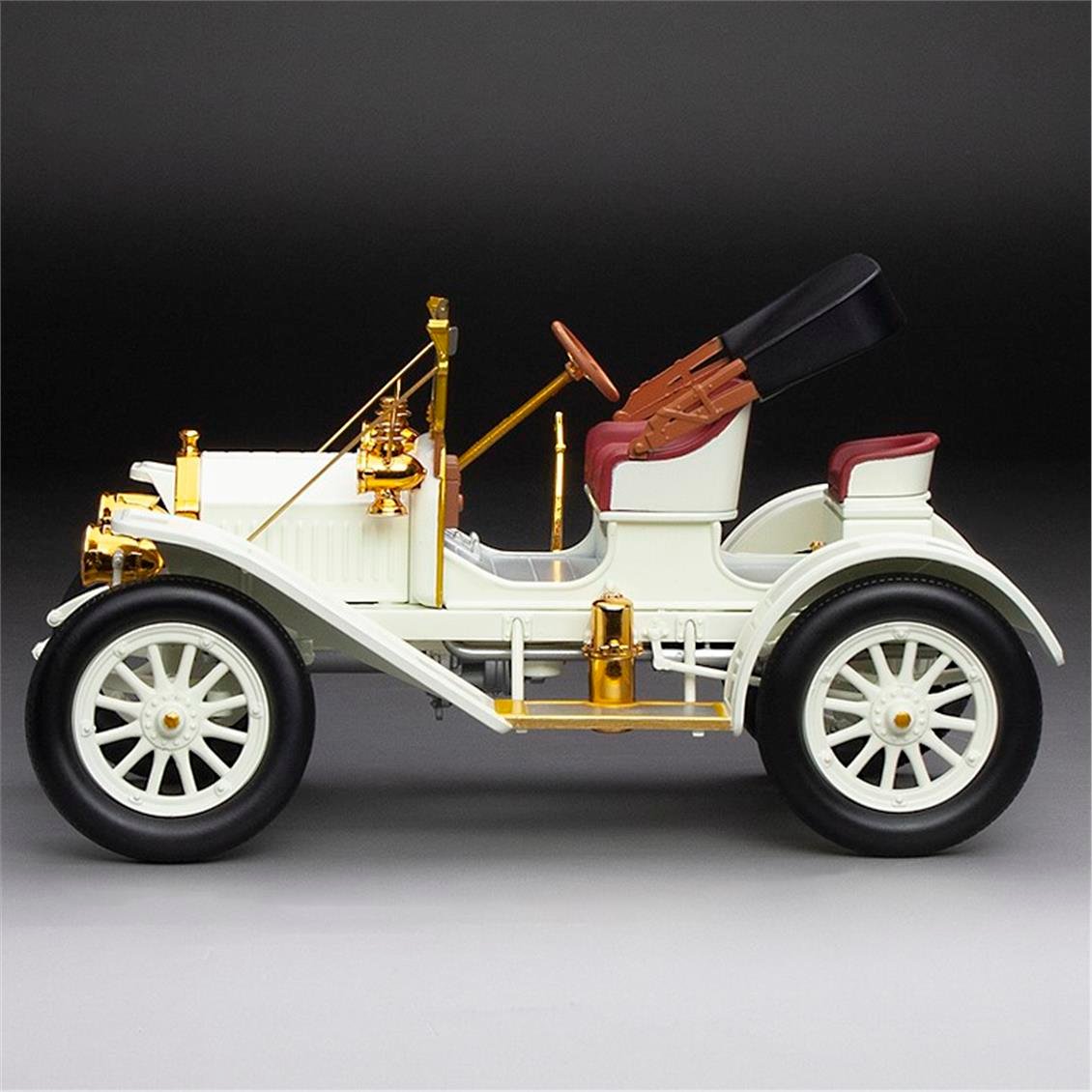 Sunstar 5726 1/18 Ölçek, 1908 Buick Model 10, Beyaz, Sergilemeye Hazır Metal Araba Modeli